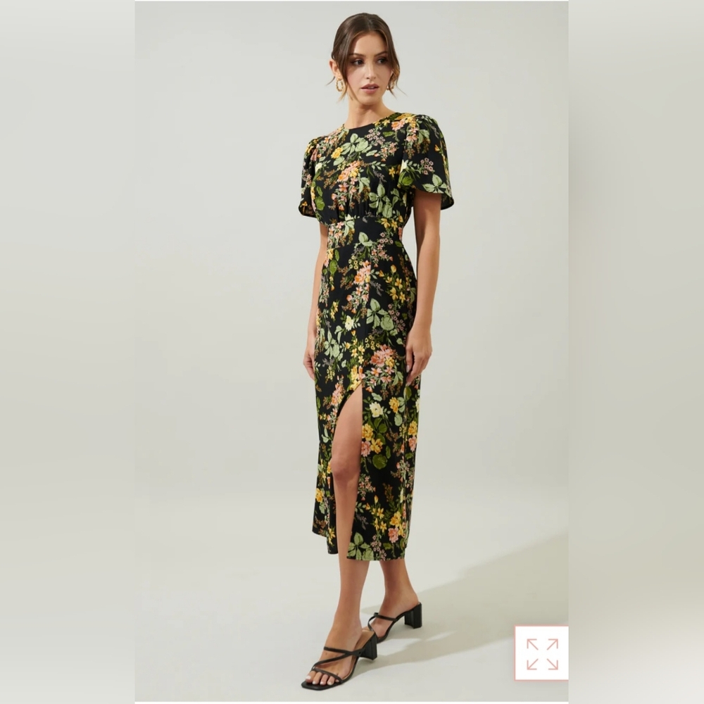 ✨️NWT✨️ Size Large Night Bloom Floral Midi Dress